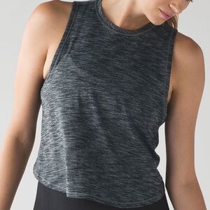 GREY LULULEMON MUSCLE CROPPED TANK TOP! (Worn twice!)